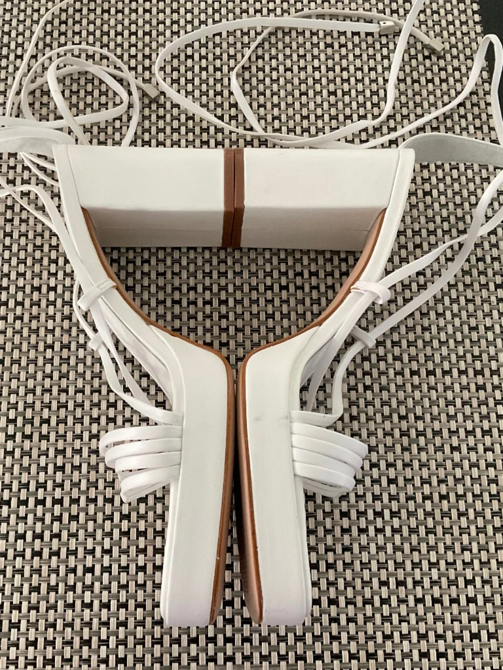 SCHUTZ Glenna Platform Ankle Tie Platform White Size 10